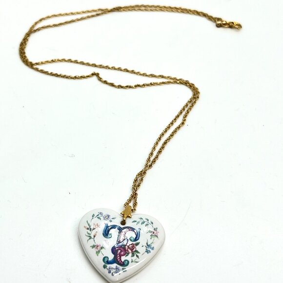VINTAGE AVON FLORAL Monogram T Heart Pendant Necklace White Porcelain Gold Tone - Picture 6 of 14